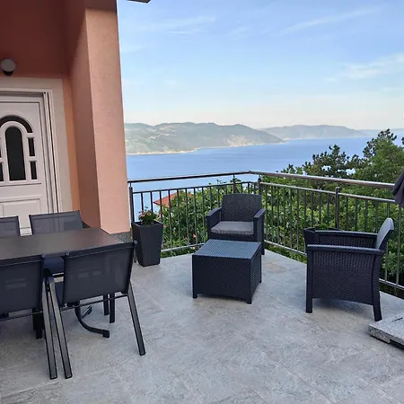 Leana Apartman