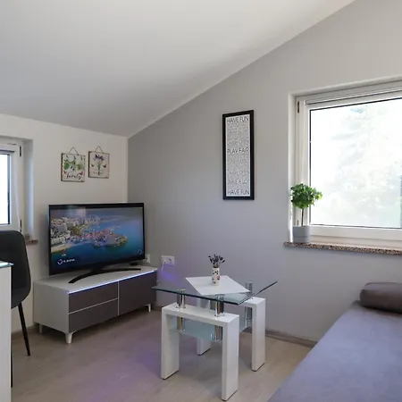 Leana Apartman